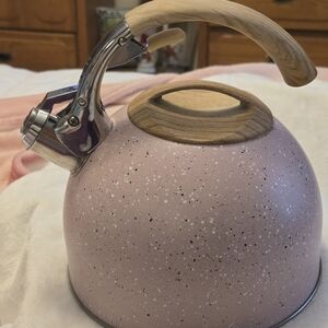 NWOT Metallic Pink Speckled 2.5 Quart Tea Kettle